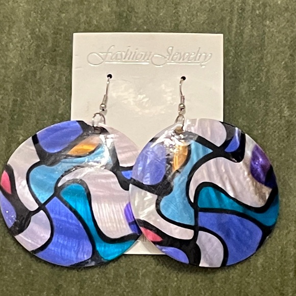 Vibrant Abstract Round Shell Earrings - Picture 3 of 11